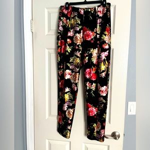 Forever 21 Rose print pants. Side zipper.